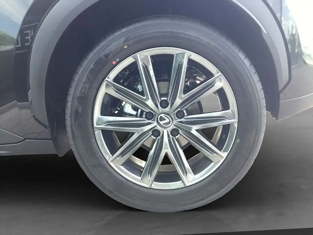 Lexus LBX - Thumbnail 6