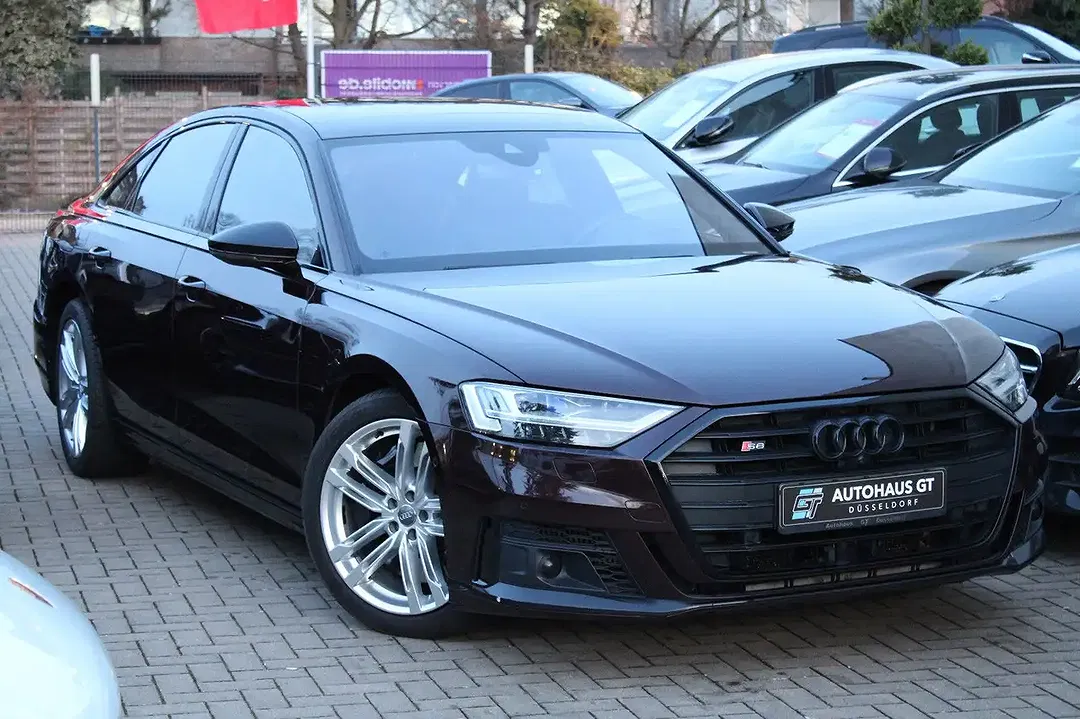 Audi S8 - Thumbnail 3