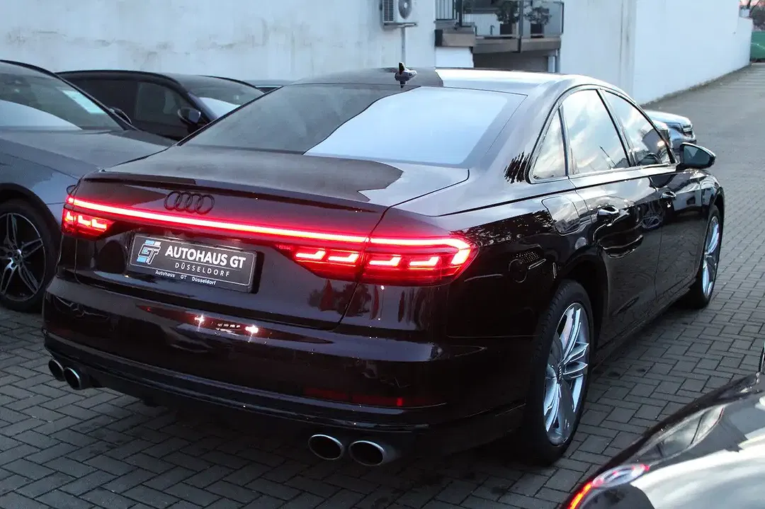 Audi S8 - Thumbnail 6