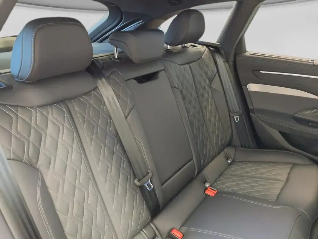 Audi A6 - Thumbnail 11