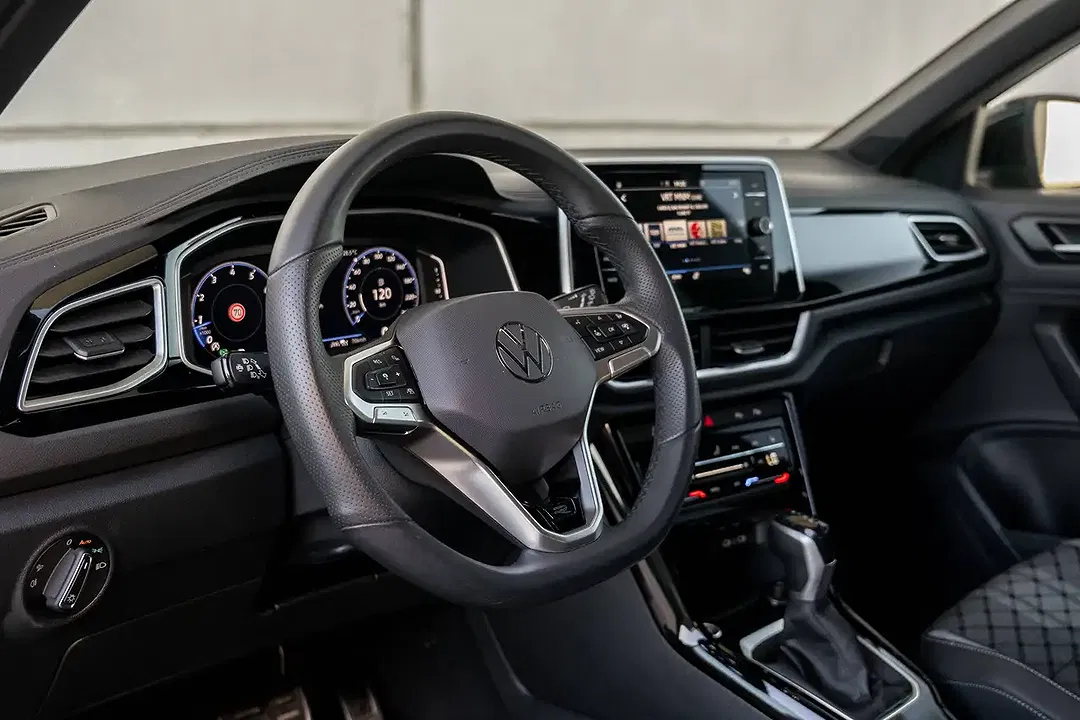Volkswagen T-Roc - Thumbnail 7