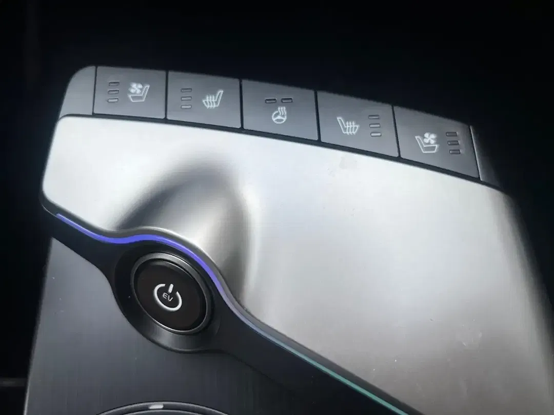 Kia EV6 - Thumbnail 15