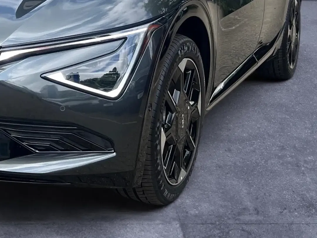 Kia EV6 - Thumbnail 6