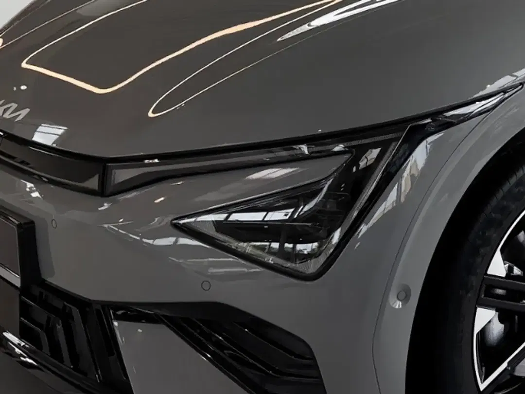 Kia EV6 - Thumbnail 5