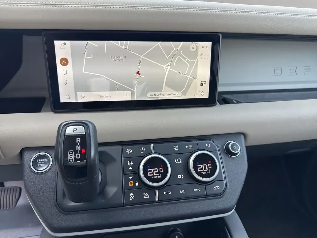 Land Rover Defender - Thumbnail 13