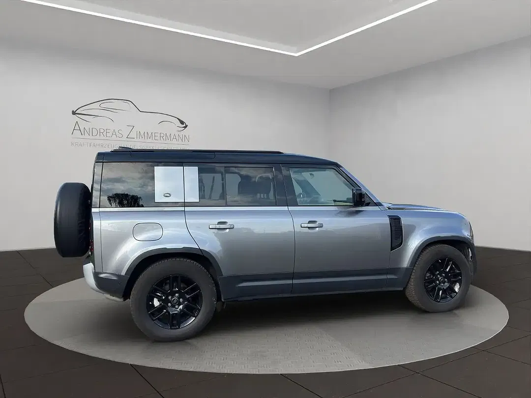Land Rover Defender - Thumbnail 4