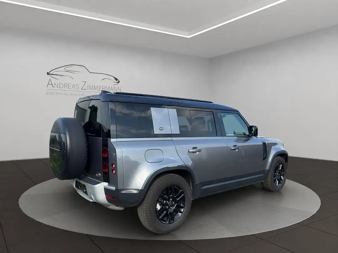 Land Rover Defender - Thumbnail 5