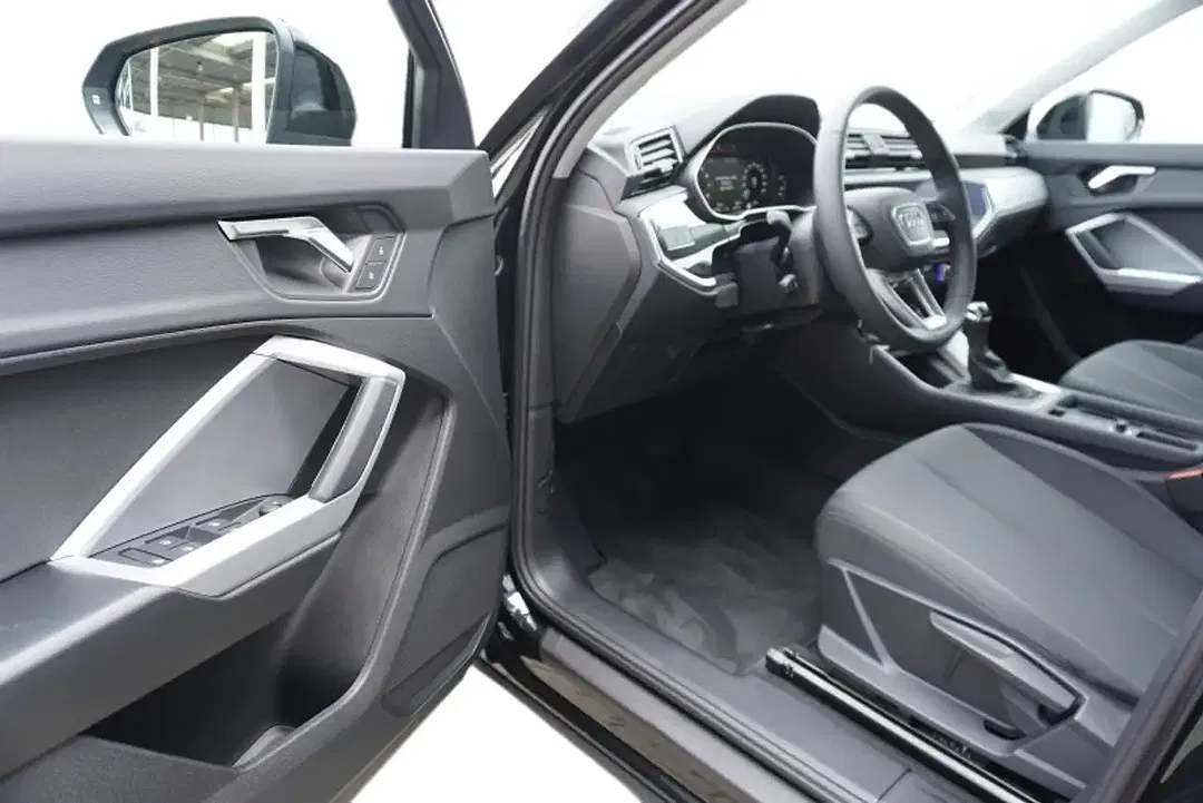 Audi Q3 - Thumbnail 8