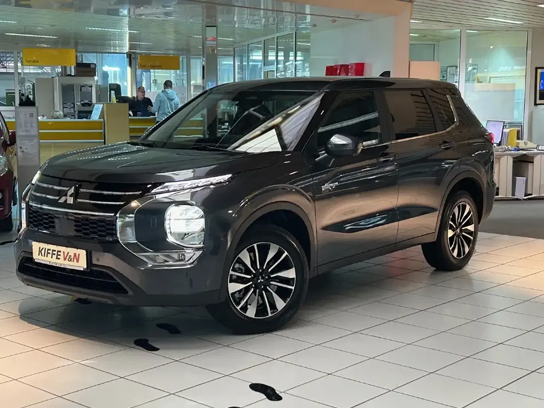 Mitsubishi Outlander - Thumbnail 4