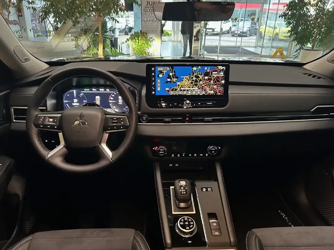 Mitsubishi Outlander - Thumbnail 7