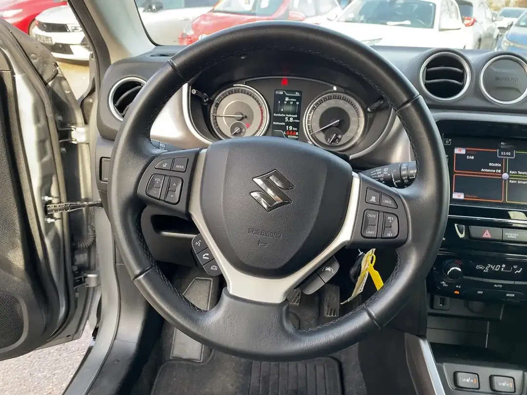 Suzuki Vitara - Thumbnail 11