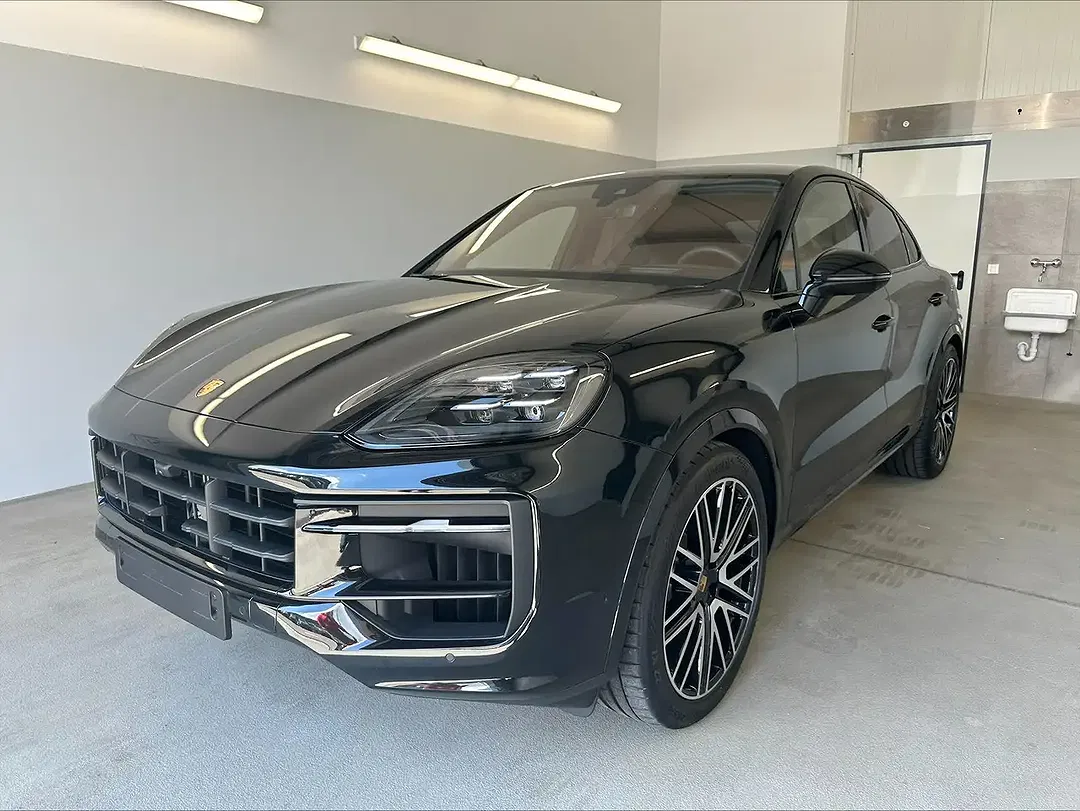 Porsche Cayenne - Thumbnail 1