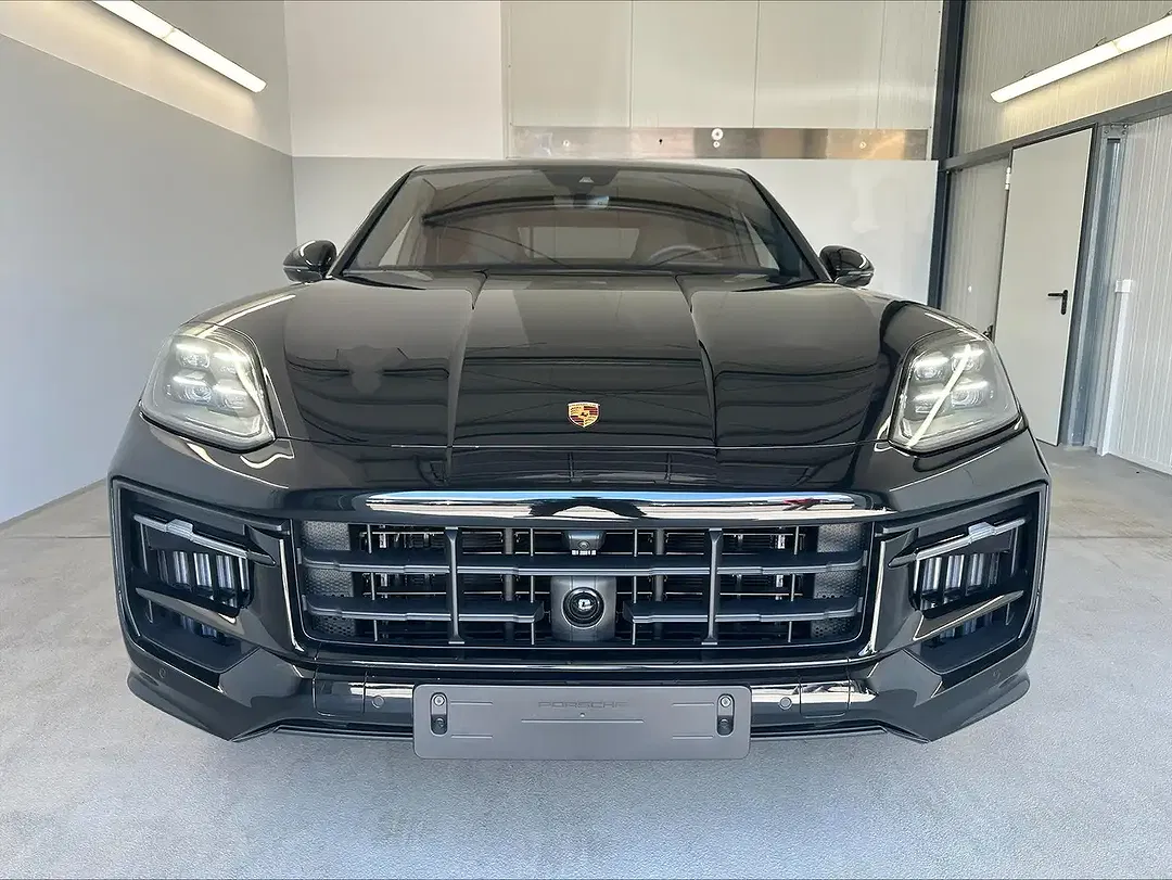 Porsche Cayenne - Thumbnail 2