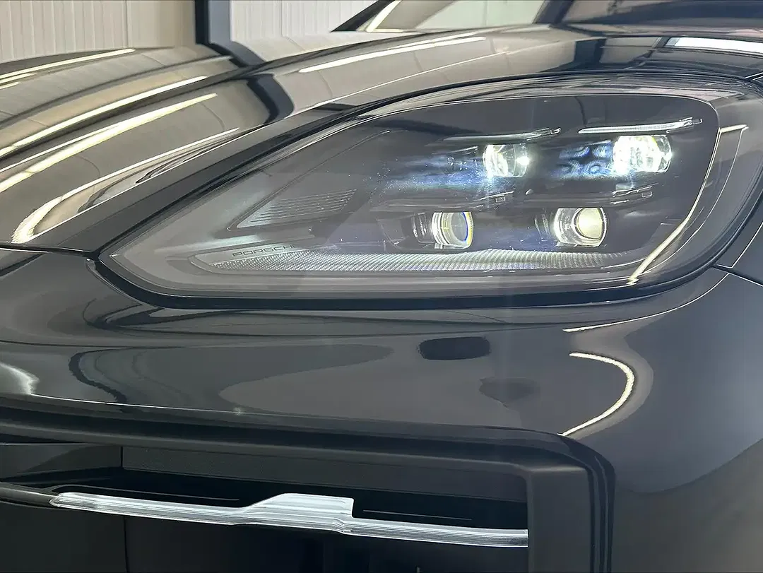 Porsche Cayenne - Thumbnail 9