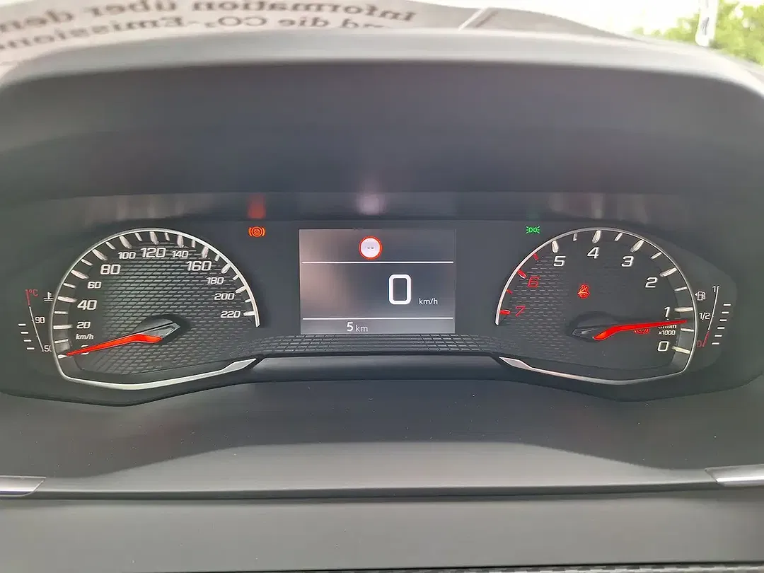 Peugeot 208 - Thumbnail 10