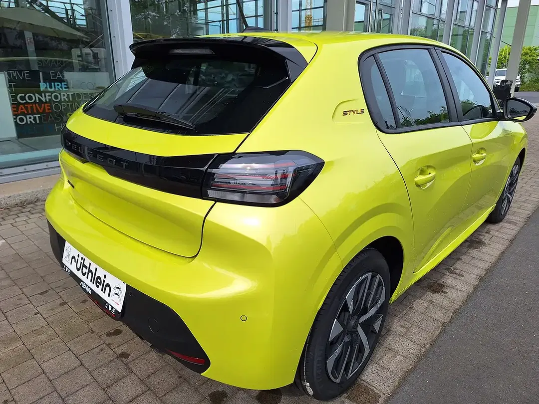 Peugeot 208 - Thumbnail 4