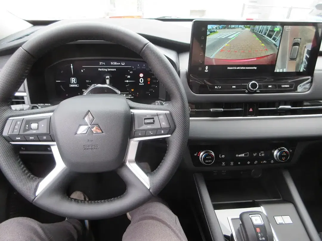 Mitsubishi Outlander - Thumbnail 10
