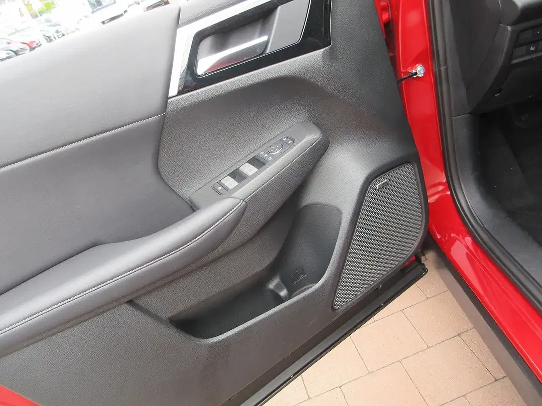 Mitsubishi Outlander - Thumbnail 11