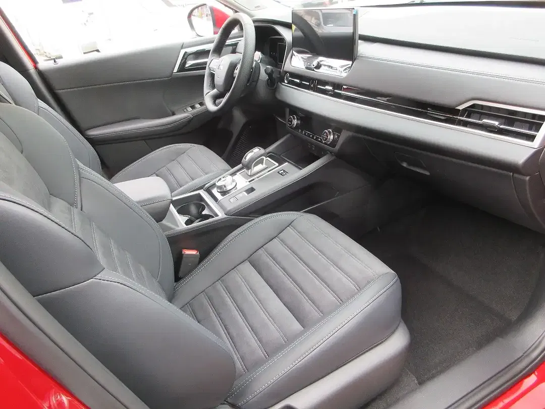 Mitsubishi Outlander - Thumbnail 12