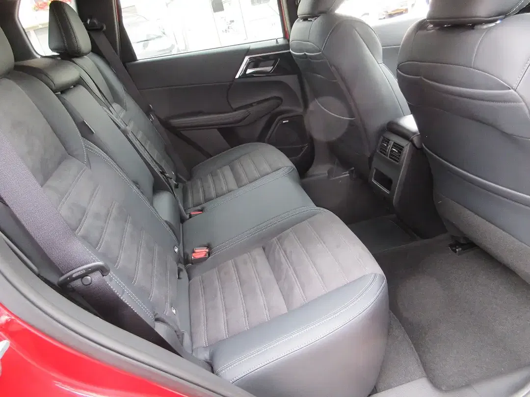 Mitsubishi Outlander - Thumbnail 13