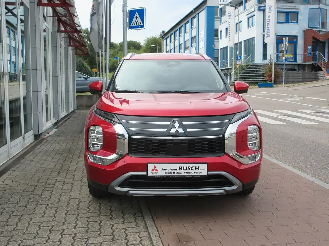 Mitsubishi Outlander - Thumbnail 2