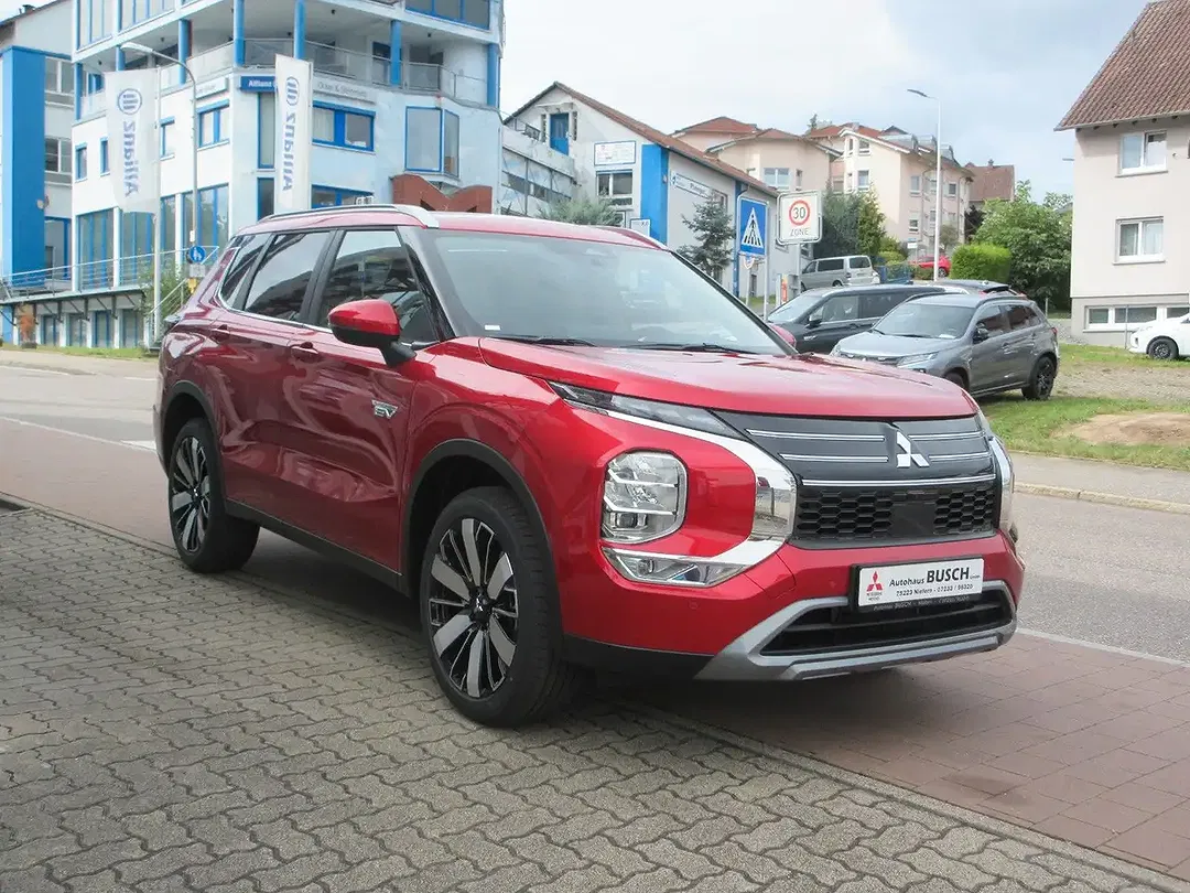 Mitsubishi Outlander - Thumbnail 3