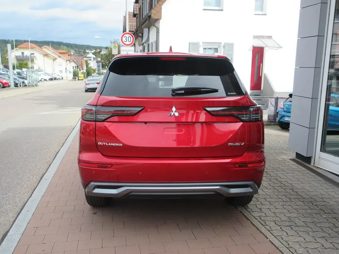 Mitsubishi Outlander - Thumbnail 5