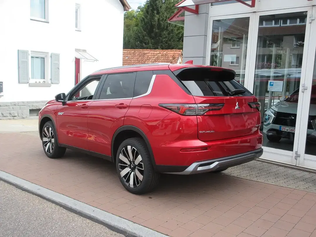 Mitsubishi Outlander - Thumbnail 6