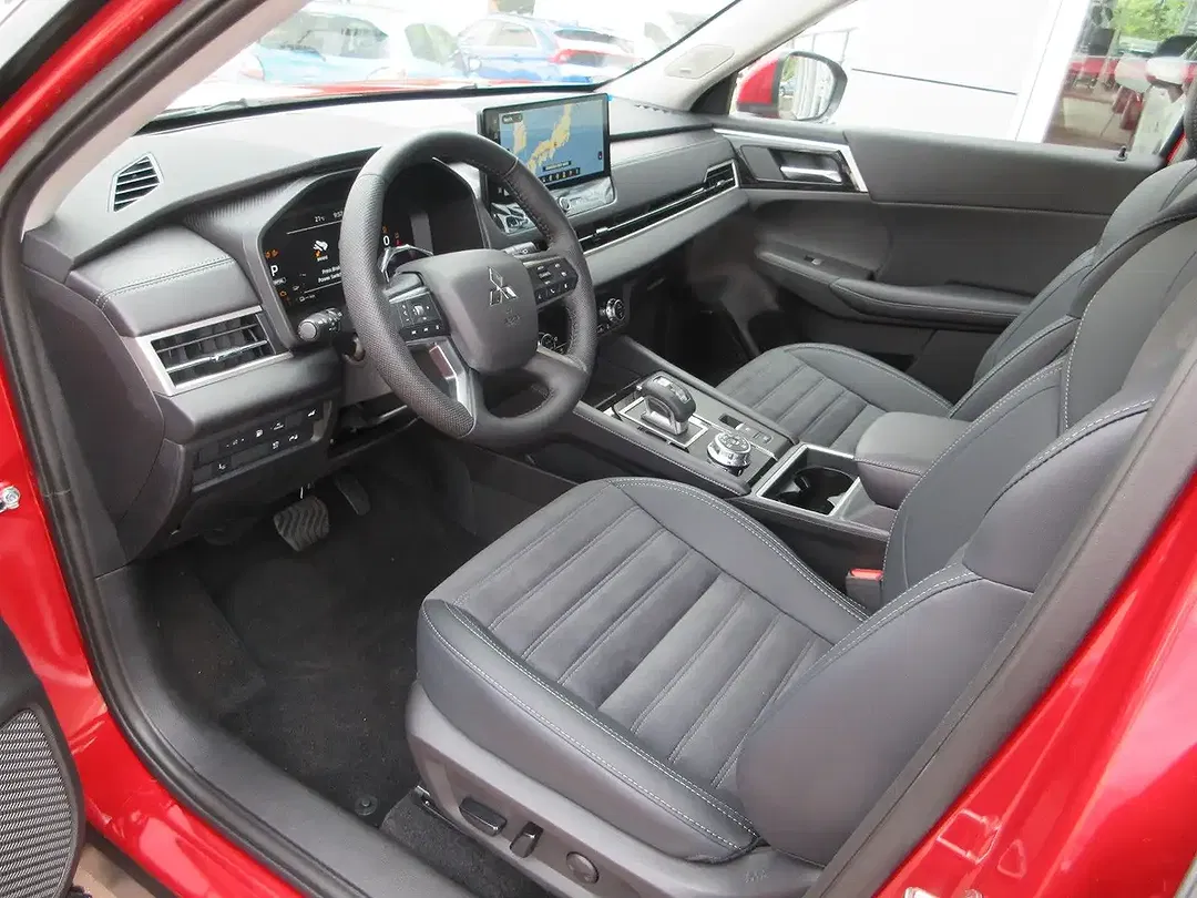 Mitsubishi Outlander - Thumbnail 7