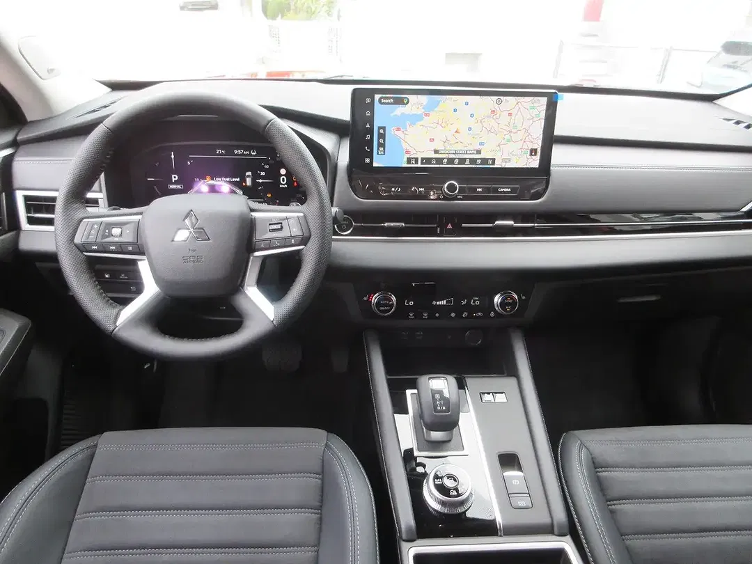 Mitsubishi Outlander - Thumbnail 8