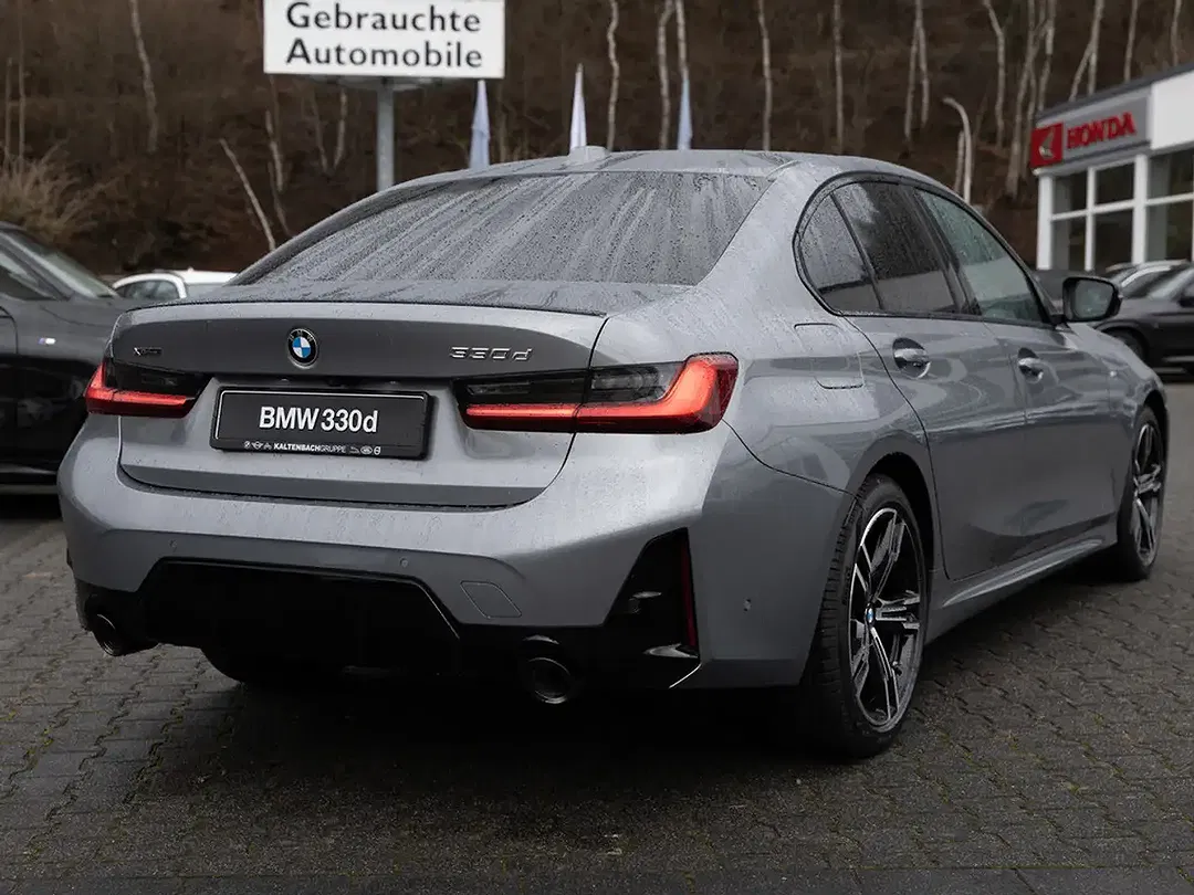 BMW 330 - Thumbnail 3