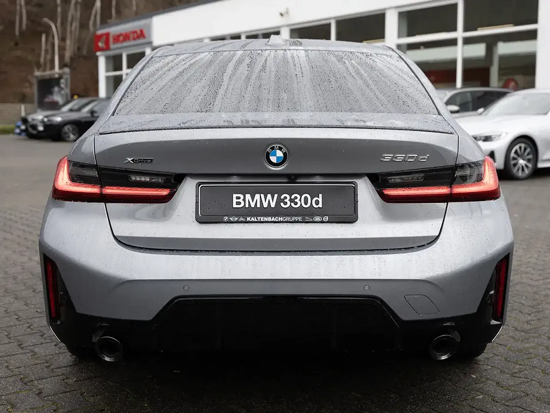 BMW 330 - Thumbnail 5