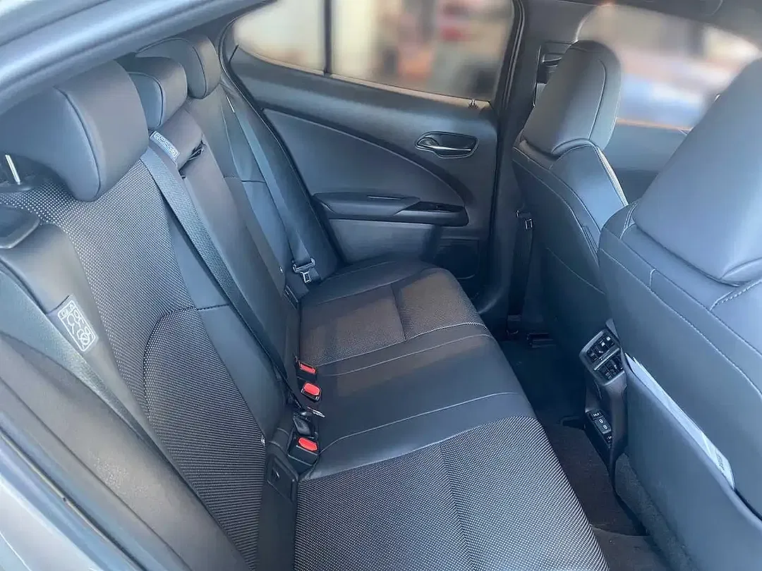 Lexus UX 300e - Thumbnail 15