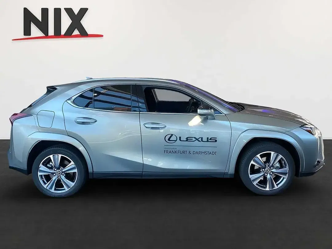 Lexus UX 300e - Thumbnail 3