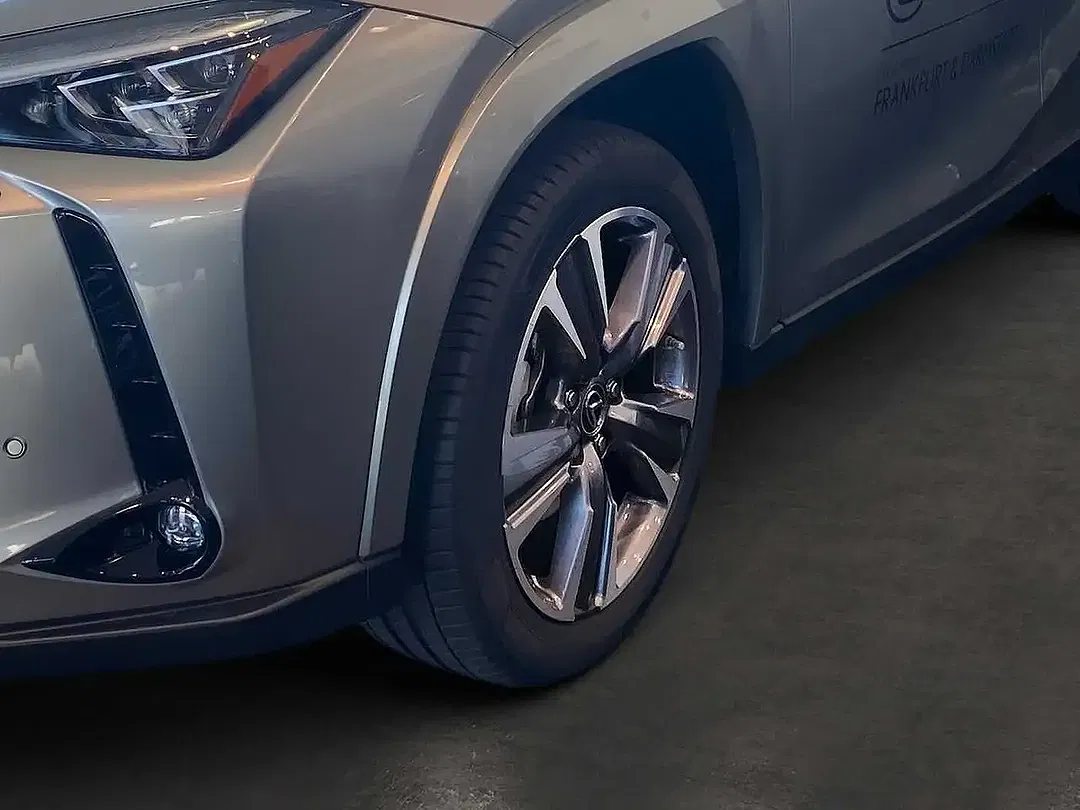 Lexus UX 300e - Thumbnail 8