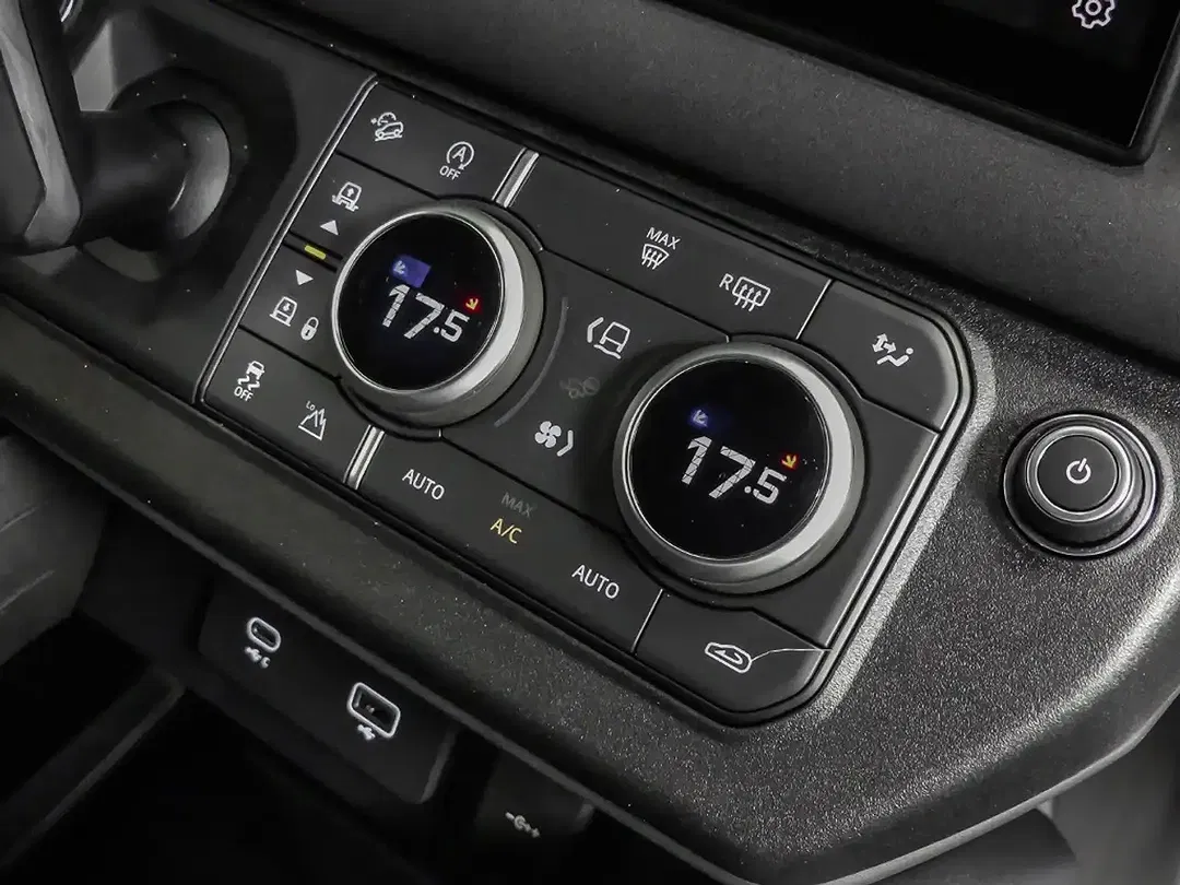 Land Rover Defender - Thumbnail 12