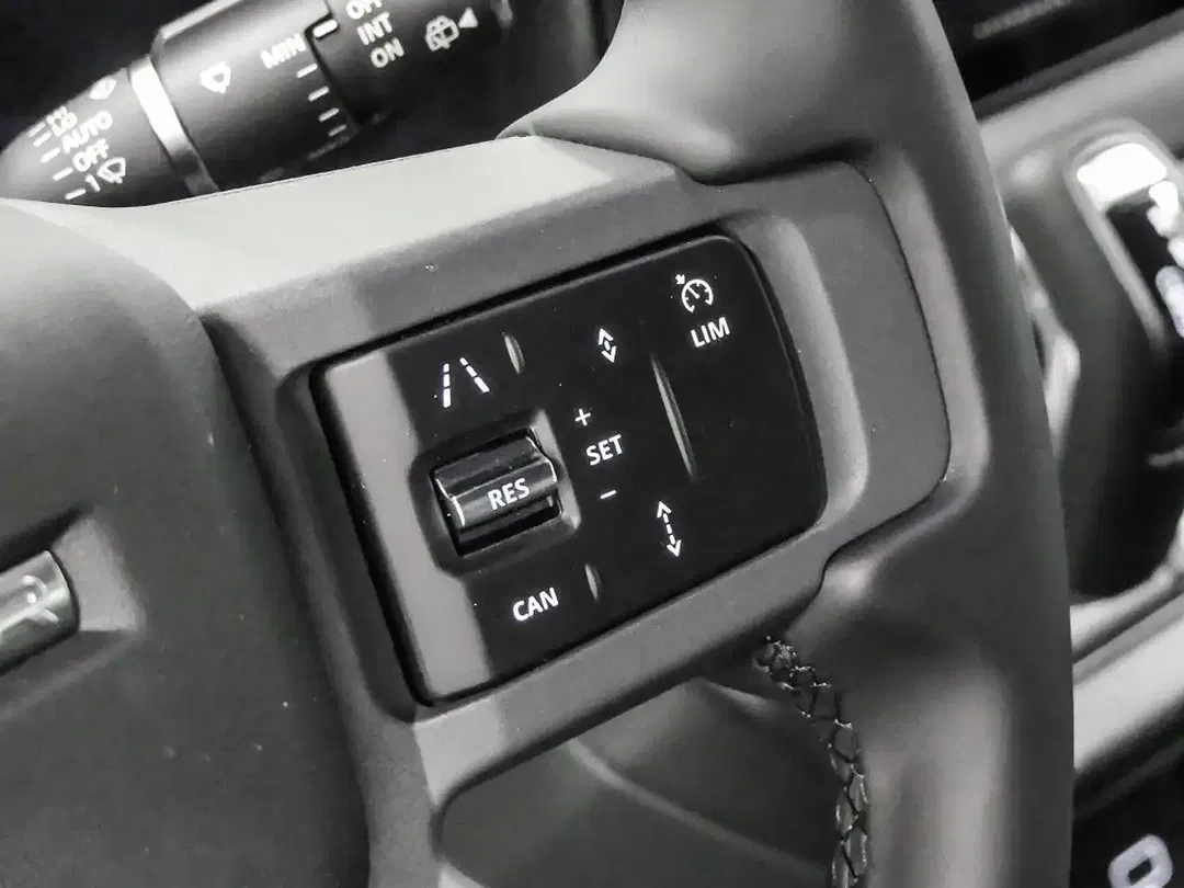 Land Rover Defender - Thumbnail 13