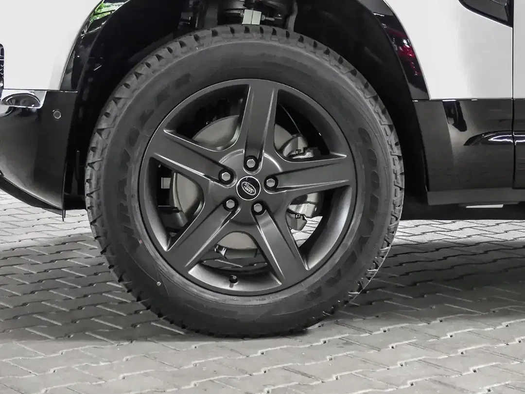 Land Rover Defender - Thumbnail 9