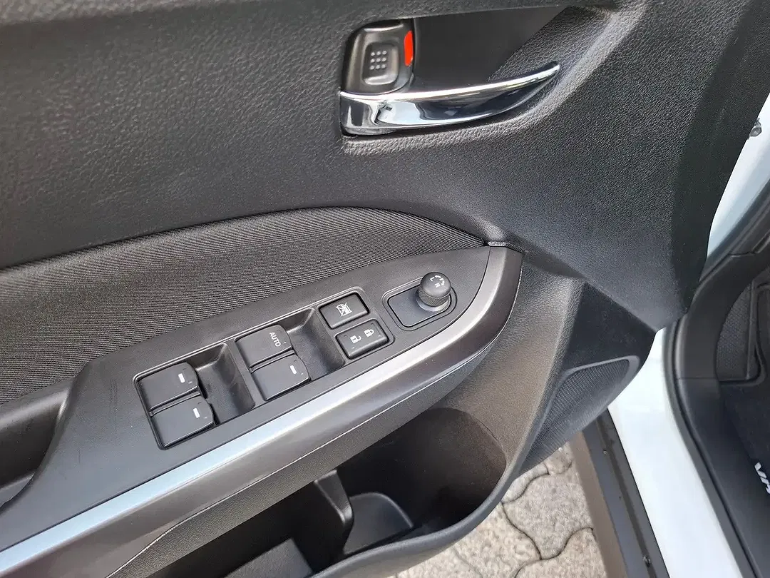 Suzuki Vitara - Thumbnail 14