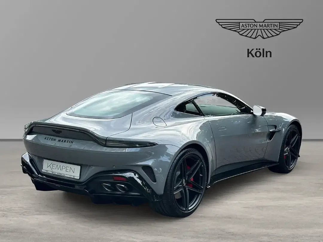 Aston Martin Vantage - Thumbnail 4