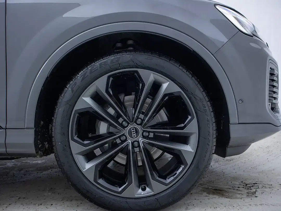 Audi Q7 - Thumbnail 8