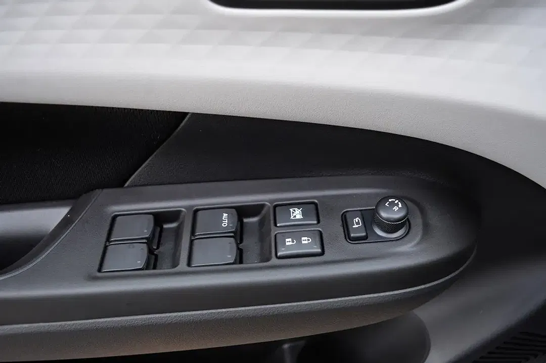 Suzuki Swift - Thumbnail 13