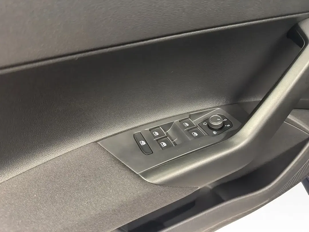 Volkswagen Polo - Thumbnail 10