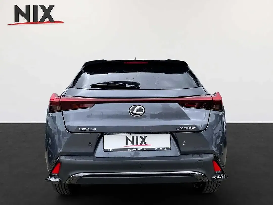 Lexus UX 300h - Thumbnail 4