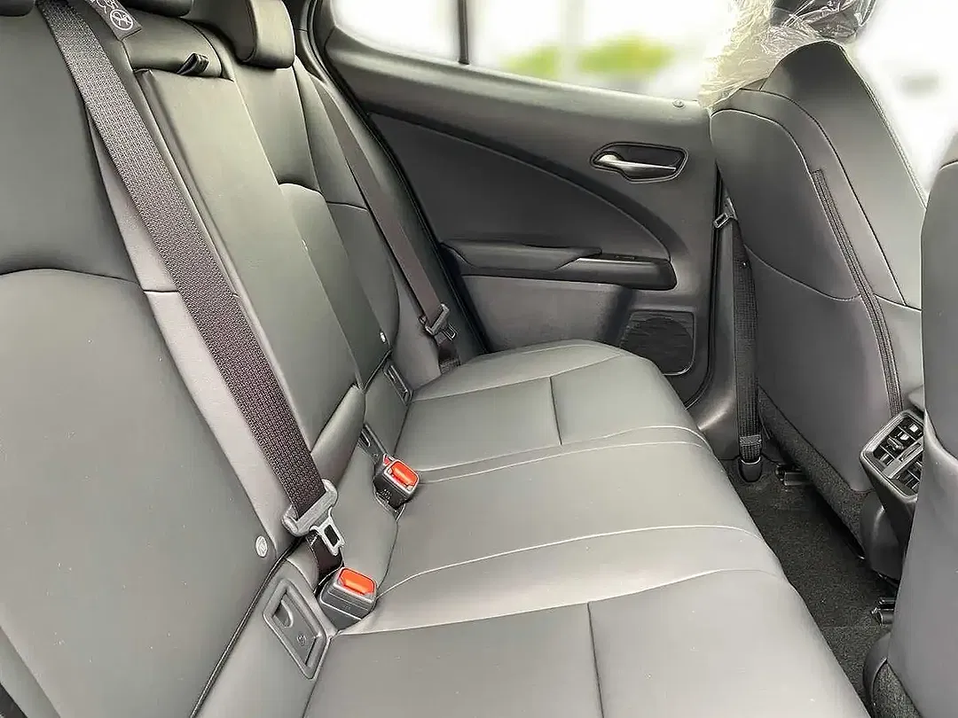 Lexus UX 300h - Thumbnail 7