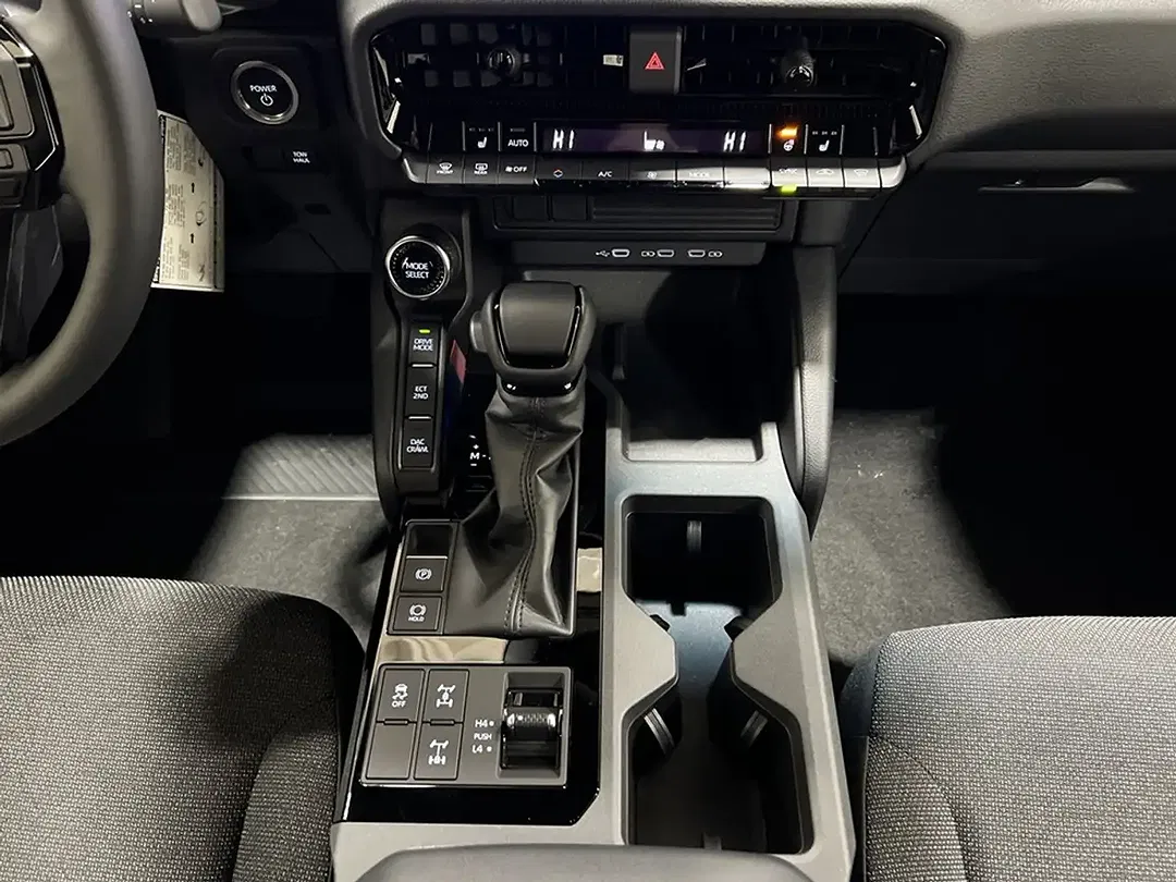 Toyota Land Cruiser - Thumbnail 9