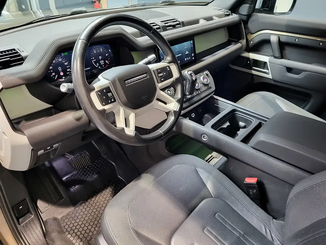 Land Rover Defender - Thumbnail 8