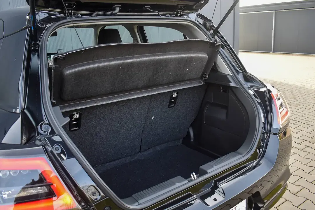 Suzuki Swift - Thumbnail 8