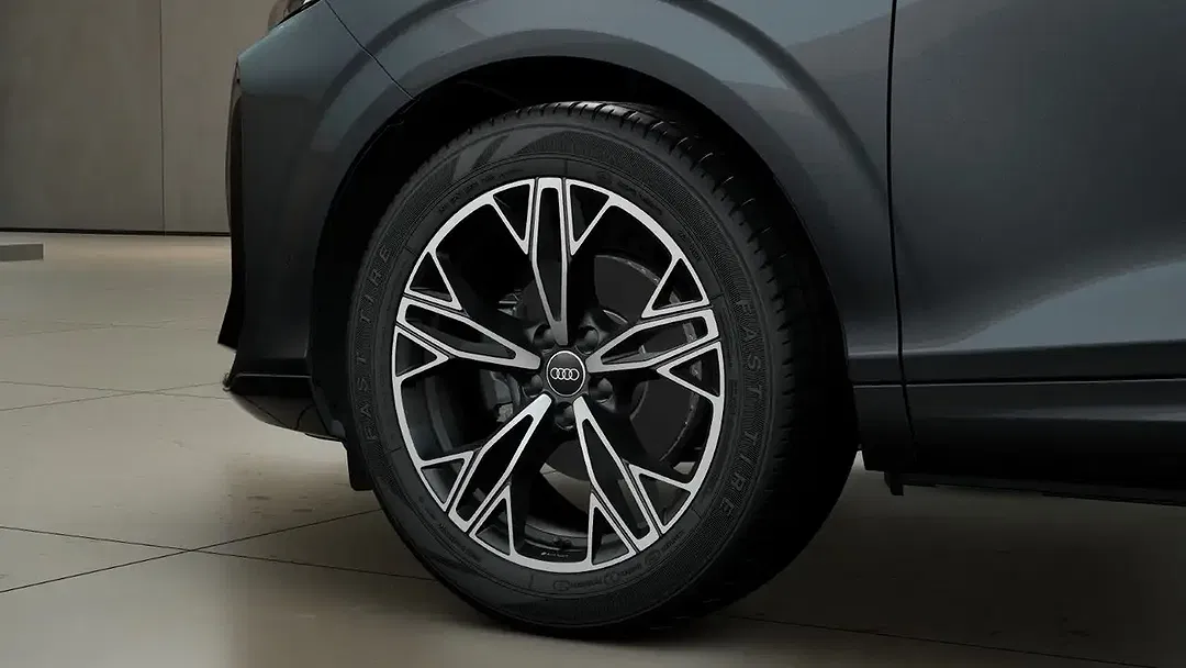 Audi Q3 - Thumbnail 4