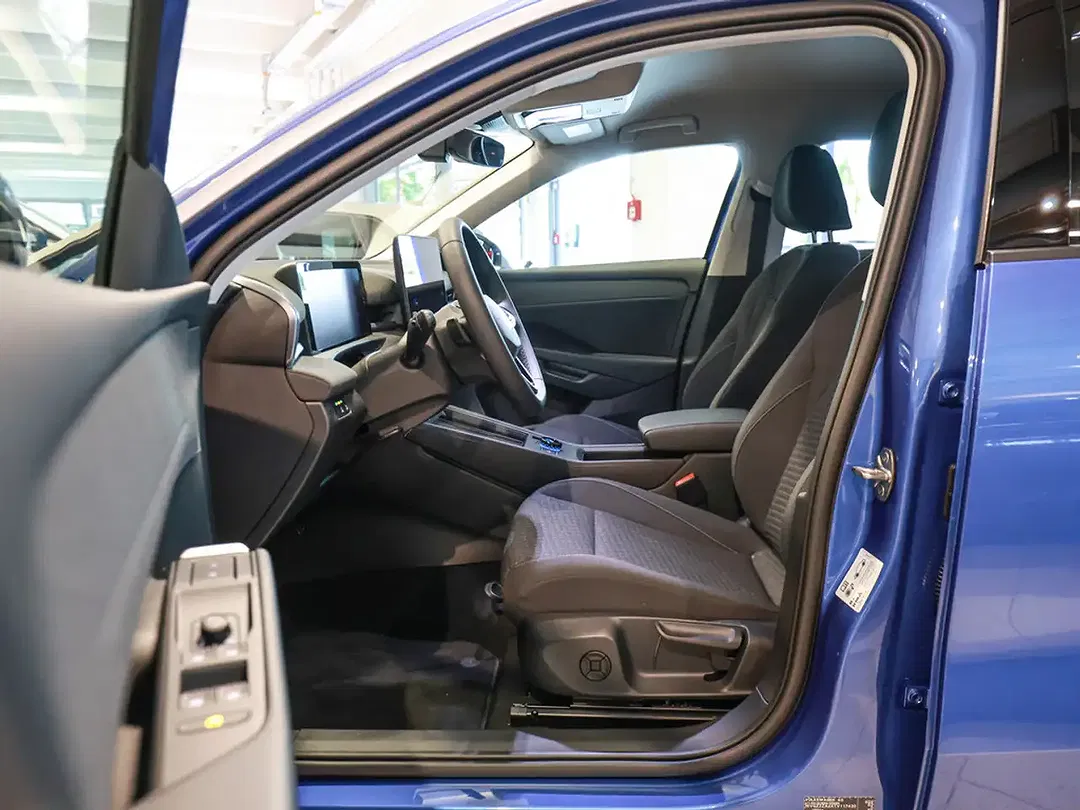 Volkswagen T-Roc - Thumbnail 10
